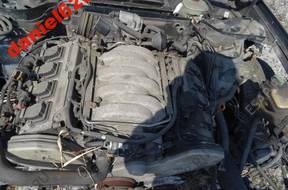 AUDI A8 D2 4,2  двигатель комплектный AKG