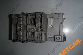 БЛОК BEZPIECZNIKW TOYOTA RAV4 2.0 D4D 2004 год,