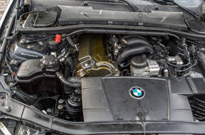 BMW E90 320 SI 173 KM двигатель