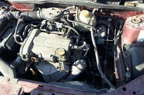 двигатель Opel Corsa 1.0 Eco-Tec jeszcze еще на машине.