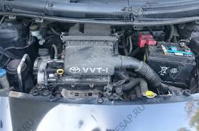 двигатель TOYOTA YARIS II 1.3 16V VVTi 2NZ-FE еще на машине