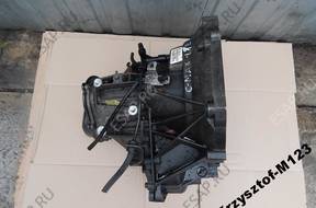 focus C-MAX 1.8 16V КОРОБКА ПЕРЕДАЧw 4M5 год,7002NA