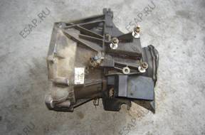 focus mk1 2000 год 1.4 16V КОРОБКА ПЕРЕДАЧw XS4 год,7002CE