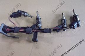 Форсунка AUDI A3 VW 2.0 FSI  06D133035D