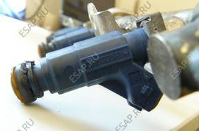 Форсунка ТОПЛИВНАЯ РАМПА  AUDI A6 1.8T 06B133681