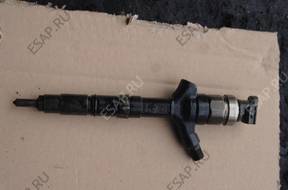 Форсунка  TOYOTA AVENSIS 2.0 D4D 236700G010