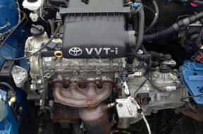 комплектный двигатель TOYOTA YARIS 1.0VVTI 99-05 FRANCU