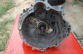 КОРОБКА ПЕРЕДАЧw 012301103AD 5-СТУПЕНЧАТАЯw AUDI A4 1.8T