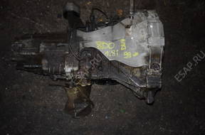 КОРОБКА ПЕРЕДАЧw Audi A4 A-4 2000 год 8D0 1,8i DUH