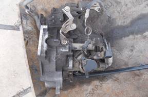 КОРОБКА ПЕРЕДАЧw CHU VW PASSAT B4 1.9 TDI