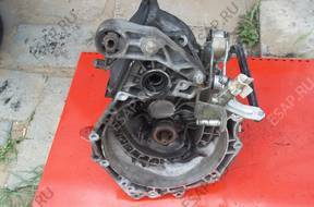 КОРОБКА ПЕРЕДАЧw CORSA C 1.2 16V  2003 год. 90400206