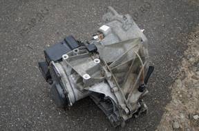 КОРОБКА ПЕРЕДАЧW FORD FOCUS MK1 XS4 год,7002FA 1.6 16V