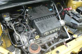 TOYOTA YARIS 1.0 VVT-I ABS КОРОБКА ПЕРЕДАЧ **