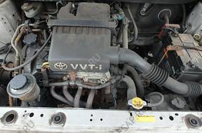 Toyota Yaris двигатель 1.0 VVTI бензиновый