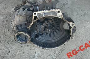 VW GOLF III 1,8 КОРОБКА ПЕРЕДАЧW  KRAKW