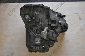 XS4 год,-7F096 КОРОБКА ПЕРЕДАЧ FORD FOCUS 1.8 TDDI Wwa